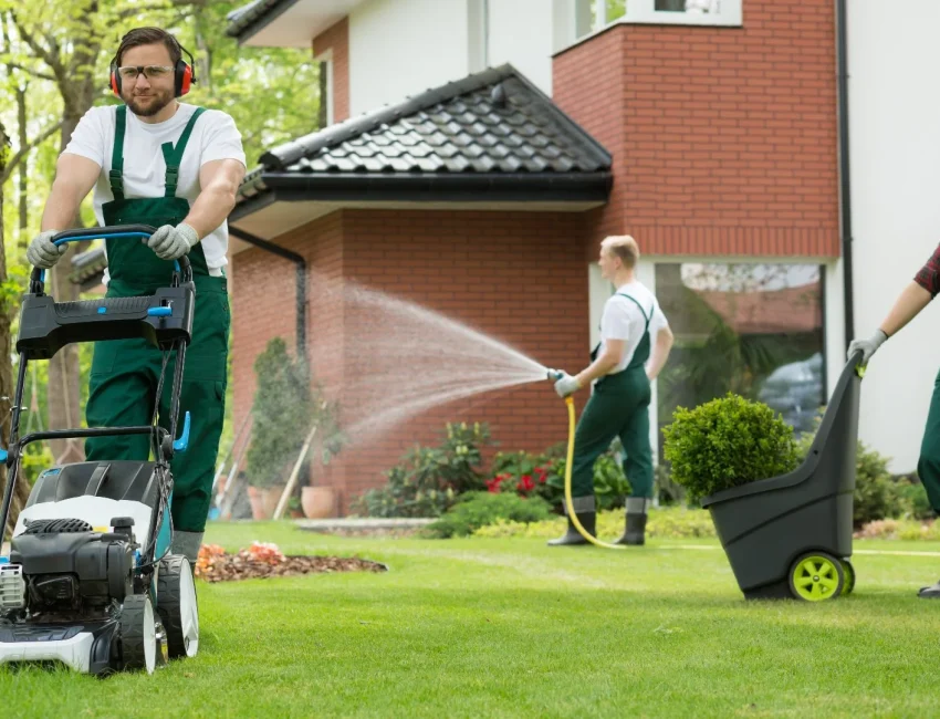 banner-lawn-care-people